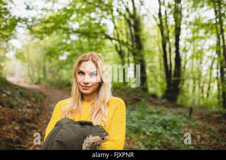 Belle blonde woman with arms crossed Banque D'Images