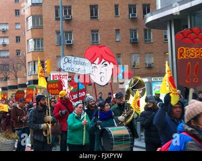 New York, USA. 3 mars, 2016. La voix des travailleurs NYC Rallye et mars au siège de Wendy's Président Nelson Peltz, dans leur lutte pour les travailleurs agricoles et les droits de tous les travailleurs, avec l'alimentation de l'ensemble des alliés juste New York pour lancer cette année, la grande mobilisation, la voix des travailleurs 2016 Crédit : Tournée Mark Apollo/Alamy Live News Banque D'Images