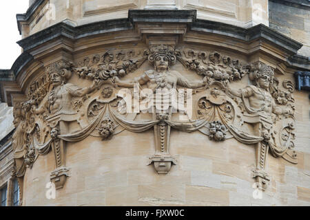 Sculptures sur pierre sur l'ancien bâtiment de l'Institut indien / Faculté d'histoire de bibliothèque, Université d'Oxford. L'Angleterre Banque D'Images
