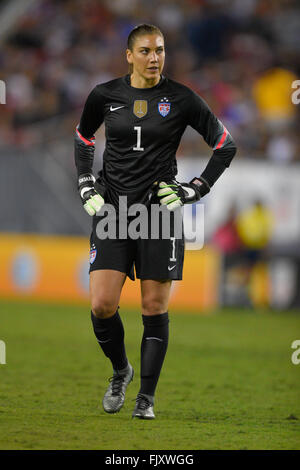 Tampa, Floride, USA. 3e Mar, 2016. Le gardien nous HOPE SOLO (1) en action contre l'Angleterre durant la Coupe elle croit au Stade Raymond James. Les États-Unis ont remporté 1-0. © Scott A. Miller/ZUMA/Alamy Fil Live News Banque D'Images