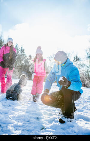 Bataille de boules de jeu de famille Banque D'Images