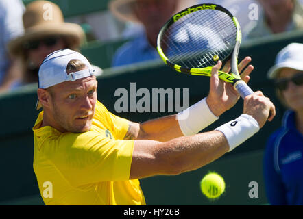 Melbourne, Australie. 4e Mar, 2016. Sam Groth d'Australie retourne la balle durant son match contre simple hommes de John Isner USA au cours de Coupe Davis par BNP Paribas Groupe mondial de premier tour entre l'Australie et USA à Kooyong Lawn Tennis Club à Melbourne, Australie, 4 mars 2016. John Isner a gagné 3-0. © Bai Xue/Xinhua/Alamy Live News Banque D'Images