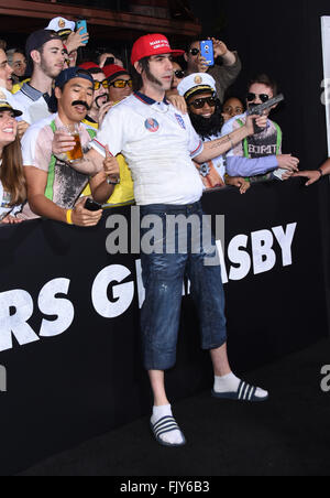 Westwood, Californie, USA. 3e Mar, 2016. L'arrivée de Sacha Baron Cohen pour la première du film 'Les Frères Grimsby' au Village Théâtre. Credit : Lisa O'Connor/ZUMA/Alamy Fil Live News Banque D'Images