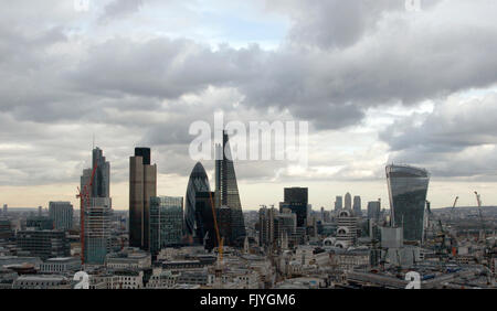 La ville de London financial district est vu sous un ciel nuageux, La Grande-Bretagne le 3 mars, 2106 - Copyright photographie - John Voos Banque D'Images