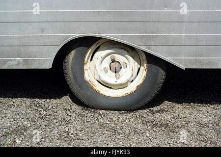 Détail de 1960 : Caravane en forme de larme en roue wheelarch Banque D'Images