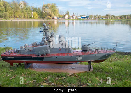 Modèle d'un grand bateau de missiles "tupinets' (numéro de coque 705) Banque D'Images