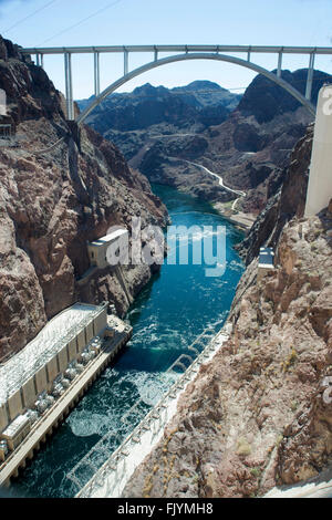 Vue sur du nouveau Mike O'Callaghan-Pat Tillman Memorial Bridge, Hoover Dam, Arizona, USA. Banque D'Images