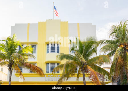 Façade de l'hôtel art déco Leslie sur Ocean Drive à South Beach de Miami Beach, Floride, USA Banque D'Images
