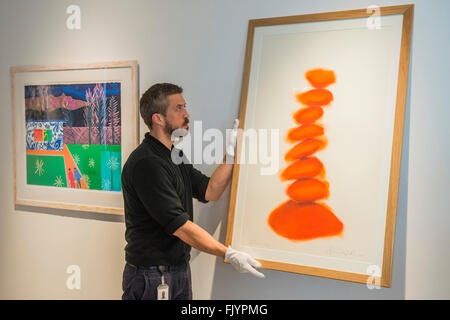 Londres, Royaume-Uni. 4 mars, 2016. 2016 Colonne par David Nash - c'est notre monde aux enchères à l'appui de l'attrait et Jupiter Artland Foundation, Chrisites, London, UK - Plus de 40 artistes dont David Hockney, Sir Antony Gormley, David Nash, Sir Peter Blake, Yinka Shonibare, Sir Quentin Blake, Emily Young et Maggi Hambling ont commis des œuvres vers l'être vendus à le 10 mars 2016. La vente aux enchères est l'aboutissement d'une participation massive des arts de l'environnement, projet Promotion de la durabilité pour les générations futures à travers l'art. Crédit : Guy Bell/Alamy Live News Banque D'Images