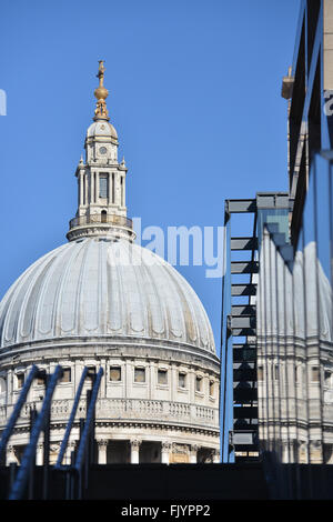 Londres, Royaume-Uni. 4e mars 2016. Un soleil brillant à Londres alors que le Nord a snow Crédit : Matthieu Chattle/Alamy Live News Banque D'Images