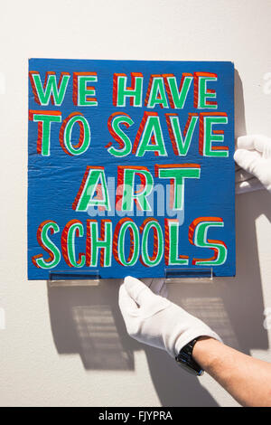 Londres, Royaume-Uni. 4 mars 2016. Illustration de Bob et Roberta Smith RA. Christie's King Street dévoilent les œuvres pour la soirée vente aux enchères 'c'est notre monde' le 10 mars 2016. L'argent recueilli aidera le grand tirage, un enseignement des arts de la charité et le Jupiter Artland Foundation. Crédit : Images éclatantes/Alamy Live News Banque D'Images