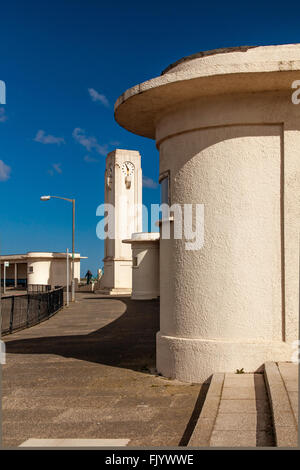 Tour de l'horloge et arrêt de bus, Seaton Carew, Teesside, Angleterre Banque D'Images