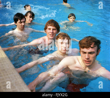 Groupe pop britannique les à Ruislip Lido, au nord de Londres, en août 1965 avec Van Morrison deuxième de l'avant. Photo Tony Gale Banque D'Images