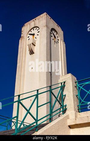 Tour de l'horloge et arrêt de bus, Seaton Carew, Teesside, Angleterre Banque D'Images