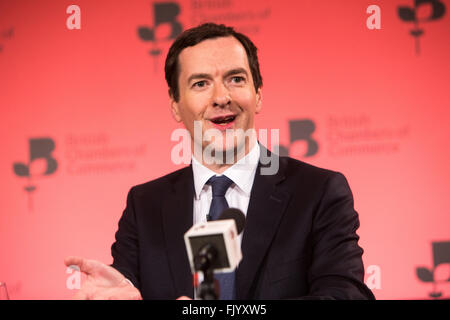 Chancelier de l'Échiquier, George Osborne, prendre la parole à la Chambre de Commerce britannique à Londres Banque D'Images