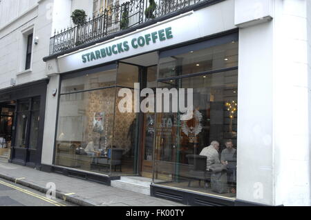 Café Starbucks à Londres, W1 Banque D'Images
