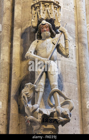 Saint George, figure de pierre du 15ème siècle, Halberstadt cathédrale ou église de Saint Stephen et de Saint Sixte, Halberstadt Banque D'Images