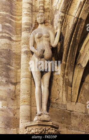 Eva, figure de pierre du 16ème siècle, Halberstadt cathédrale ou église de Saint Stephen et de Saint Sixte, Halberstadt Banque D'Images