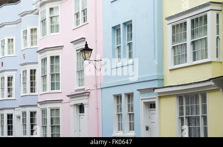 Terrasse colorée des maisons dans la rue de Holywell. Oxford, Angleterre Banque D'Images