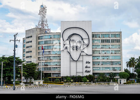 Ernesto Che Guevara murale sur la façade du bâtiment du Ministère de l'intérieur de la Plaza de la Revolucion, La Havane, Cuba Banque D'Images