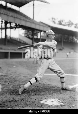 James Weldon Wycoff, Ligue Majeure de Baseball, Philadelphia Athletics, Portrait, bat oscillante, circa 1914.jpg Banque D'Images