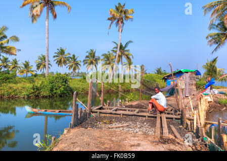 Pêcheur à Kochi, Kerala, Inde, Asie Banque D'Images