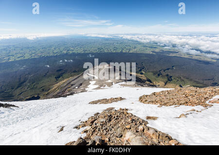 Sur les collines du Mont Taranaki volcano, île du Nord, Nouvelle-Zélande Banque D'Images