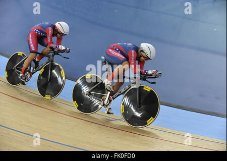 Londres, Royaume-Uni. 08Th Mar, 2016. Les membres de l'United States Poursuite par équipe dans le 4000m poursuite féminine à l'UCI Championnats du Monde de Cyclisme sur piste 2016, Lee Valley Velo Park. Crédit : Michael Preston/Alamy Live News Banque D'Images