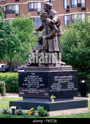 Skokie, Illinois, États-Unis, 1er juin 1987, le Monument de l'Holocauste était un don pour le Village de Skokie par le Hapleitah Sheerit de la région métropolitaine de Chicago. Le Monument dépeint une famille juive au cours de l'insurrection du Ghetto de Varsovie 1943. Skokie a été choisi comme site pour le monument en raison de son affiliation avec causes juives tout au long des années et parce qu'Skokie a été le foyer de plus de 7 000 survivants de l'Holocauste. Credit : Mark Reinstein Banque D'Images