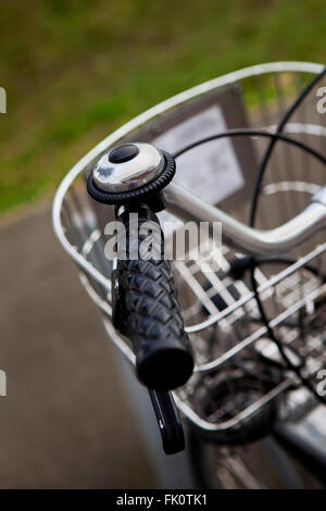 Close up d'un porte-bagages et de la corne de l'un vélo Banque D'Images