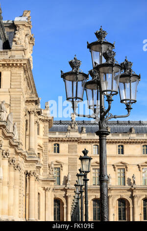 L'architecture de la Renaissance et des candélabres au Musée du Louvre à Paris Banque D'Images