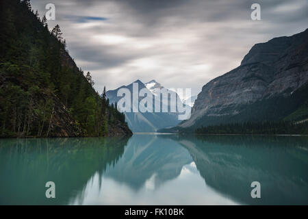 Kinney Lake dans le parc provincial du mont Robson près de Valemount, en Colombie-Britannique. Banque D'Images