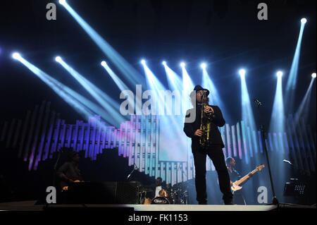 Jakarta, Indonésie, Jakarta. 4e Mar, 2016. JAKARTA, INDONÉSIE - 04 mars : le saxophoniste américain Boney James effectue au cours de la Java International Jazz Festival 2016 05 mars, 2016 à Jakarta, Indonésie. © Sijori Images/ZUMA/Alamy Fil Live News Banque D'Images