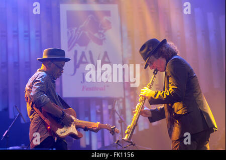 Jakarta, Indonésie, Jakarta. 4e Mar, 2016. JAKARTA, INDONÉSIE - 04 mars : le saxophoniste américain Boney James effectue au cours de la Java International Jazz Festival 2016 05 mars, 2016 à Jakarta, Indonésie. © Sijori Images/ZUMA/Alamy Fil Live News Banque D'Images