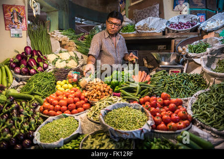 Vendeur de légumes locaux à maret Banque D'Images