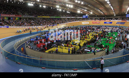 Londres, Royaume-Uni, le 4 mars 2016. 2016 UCI Cyclisme sur Piste Championnats du monde. Le Lee Valley VeloPark lors du troisième tour de l'Omnium, l'élimination de la race. Credit : Clive Jones/Alamy Live News Banque D'Images