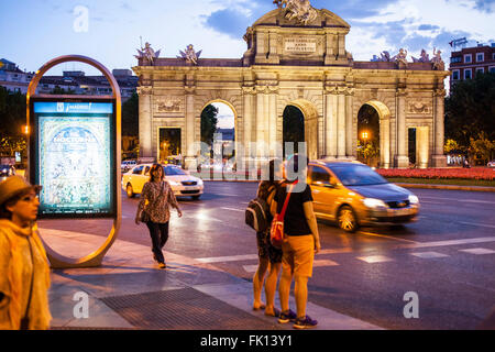 Puerta de Alcala, de la Plaza de la Independencia. Madrid, Espagne. Banque D'Images