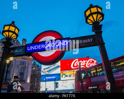 La station de métro Piccadilly Banque D'Images