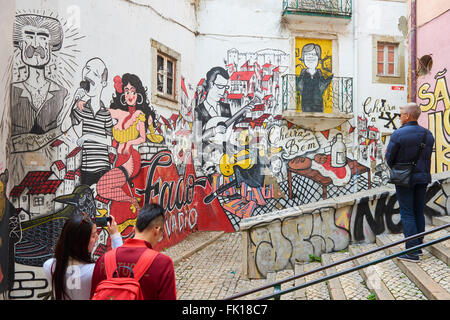 Dans le graffiti Escadinhas de São Cristóvão, Lisbonne, Portugal, Europe Banque D'Images