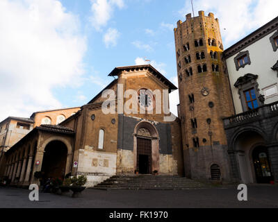 Église de Sant' Andrea sur la Piazza della Repubblica - Orvieto, Italie Banque D'Images