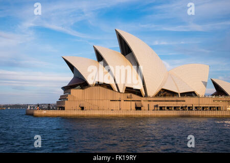 Une vue de profil de l'Opéra de Sydney Banque D'Images