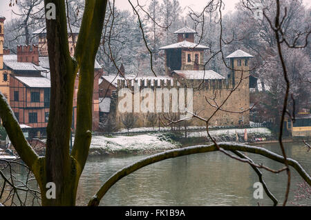 Turin, Italie. 5 mars, 2016. Italie Piémont Turin du parc Valentino, Borgo - Medioevale Reconstrution d'un village médiéval italien pour l'exposition générale qui a eu lieu à Turin d'avril à novembre 1884. Credit : Realy Easy Star/Alamy Live News Banque D'Images