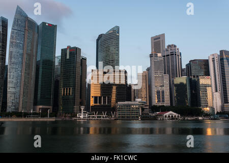 Vue de l'hôtel Fullerton Bay au lever du soleil, à Singapour Banque D'Images