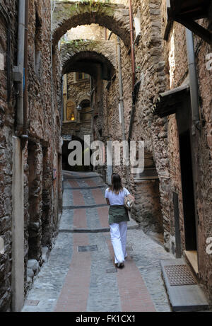 Centre historique de Dolceacqua village Imperia Ligury district Italie Europe Banque D'Images