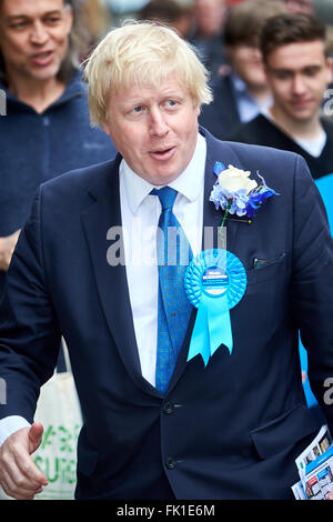 Boris Johnson faisant campagne à Abingdon au cours de l'élection générale de 2015 Banque D'Images