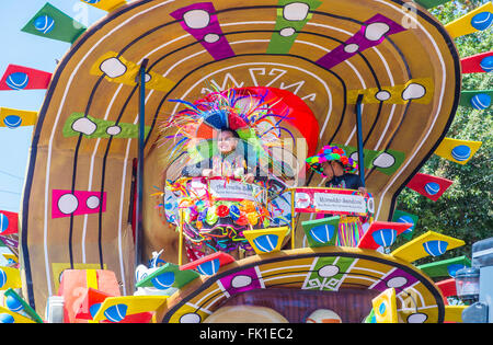 Défilé de flottement dans le Carnaval de Barranquilla à Bogota , Colombie Banque D'Images