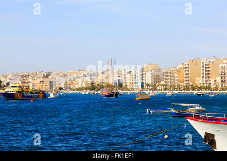 Bateaux au mouillage, la Crique de Sliema, La Valette, Malte Banque D'Images