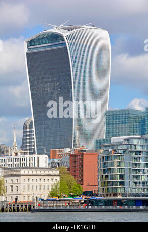 Talkie Walkie skyscraper landmark building à 20 Fenchurch Street partie de ville de ville de Londres de grands immeubles de bureaux à côté de Tamise Angleterre UK Banque D'Images