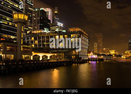 La Maison de la douane et Fullerton Bay Hotel par nuit, Singapour Banque D'Images