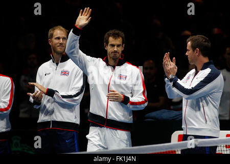 Barclaycard Arena, Birmingham, UK. Le 05 Mar, 2016. Davis Cup Tennis World Group premier tour. Grande-bretagne face au Japon. Andy Murray est présenté à la foule avant le match de double entre la société britannique Andy Murray et Jamie Murray et du Japon Yoshihito Nishioka et Yasutaka Uchiya durant la deuxième journée de l'égalité. Credit : Action Plus Sport/Alamy Live News Banque D'Images